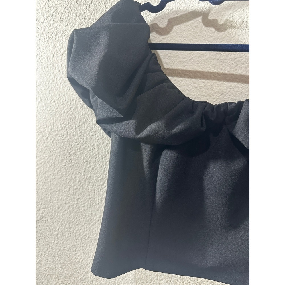ASTR The Label Ruffle Off The Shoulder Top Womens XS Black Smocked Crop Blouse - Picture 2 of 6